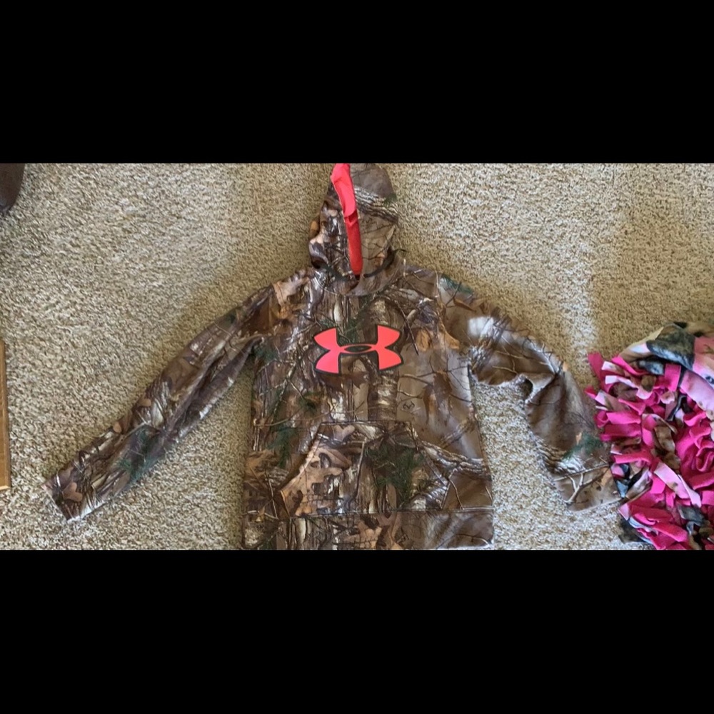 Under Armour sweatshirt